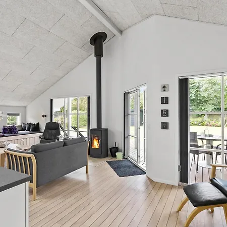 3 Bedroom Cozy In *