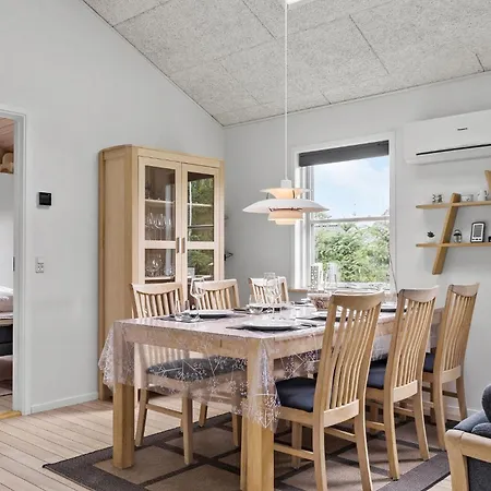 3 Bedroom Cozy In Casa de Férias