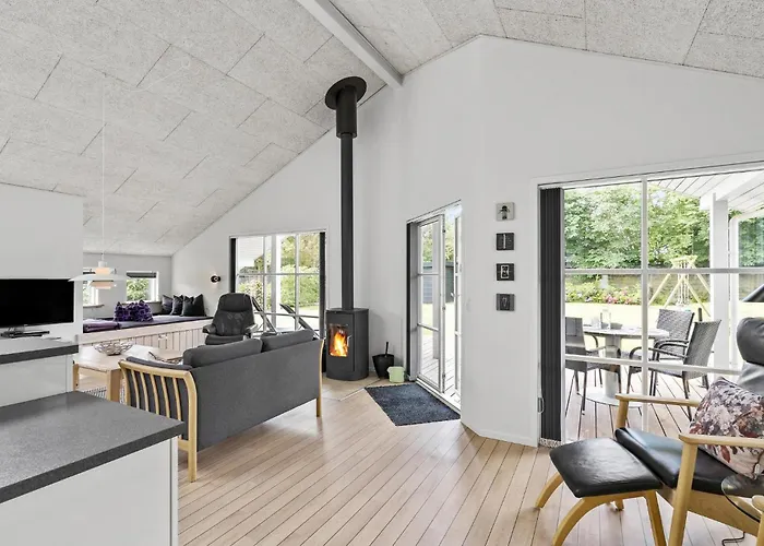 3 Bedroom Cozy In *