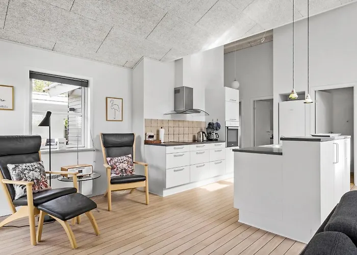 3 Bedroom Cozy In *