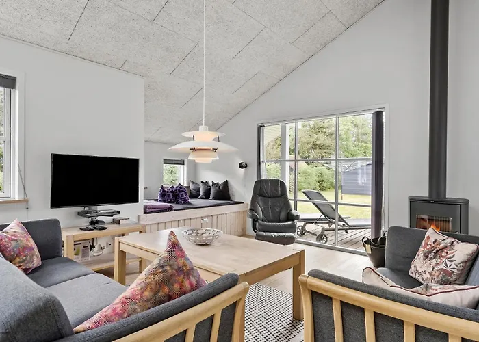 3 Bedroom Cozy In Dom wakacyjny *