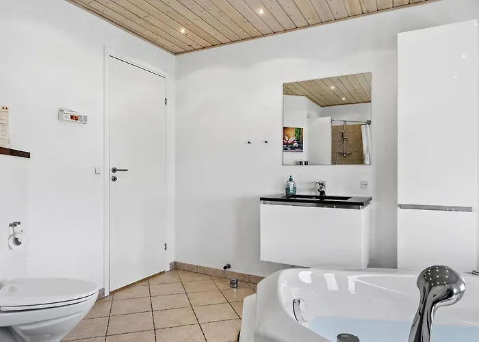 3 Bedroom Cozy In Dom wakacyjny *
